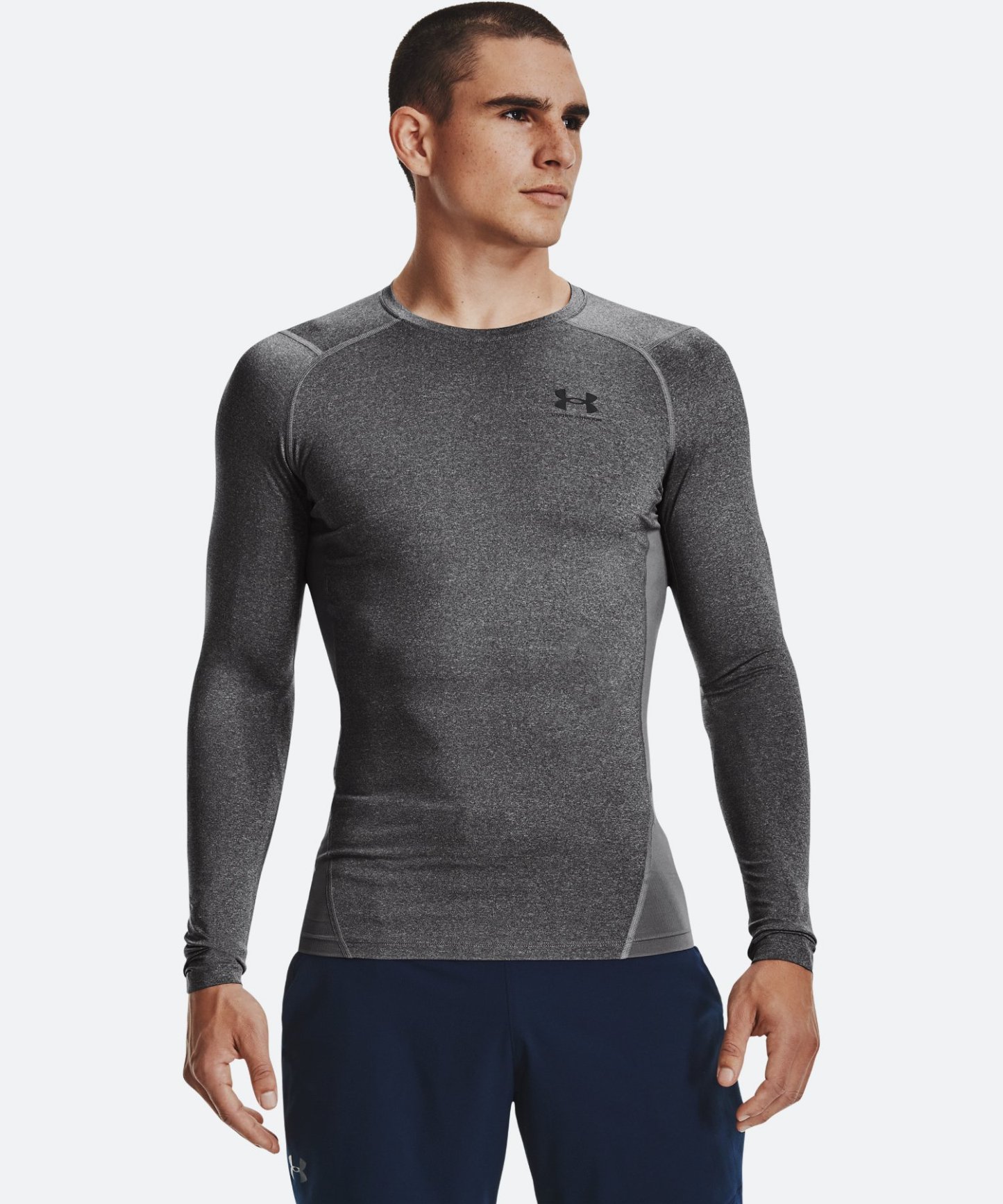 UAヒートギアアーマー コンプレッション ロングスリーブ シャツ（トレーニング/MEN） CarbonHeather / Black(090)