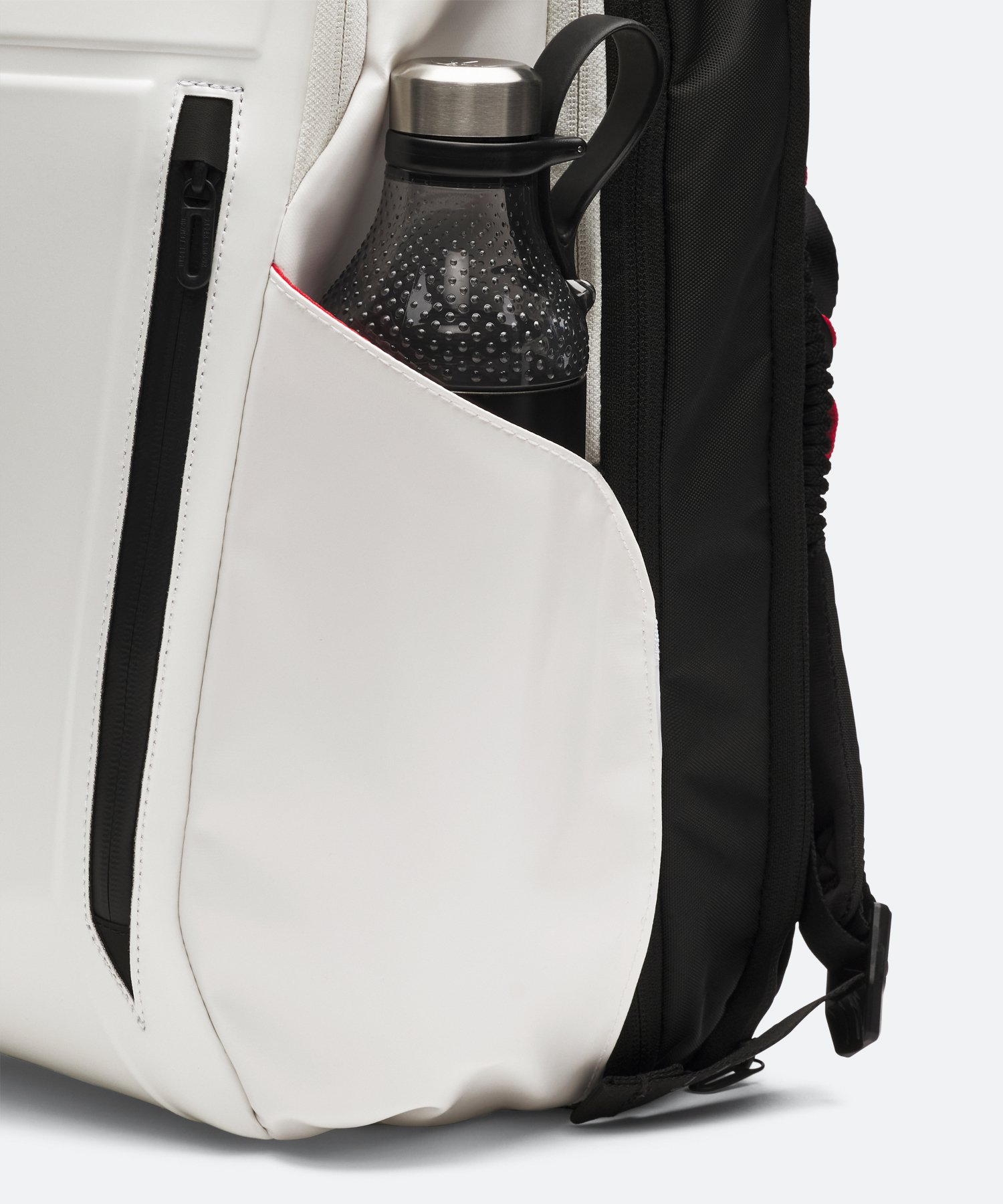 UAノーウェイ バックパック（トレーニング/UNISEX） White / Black(100)