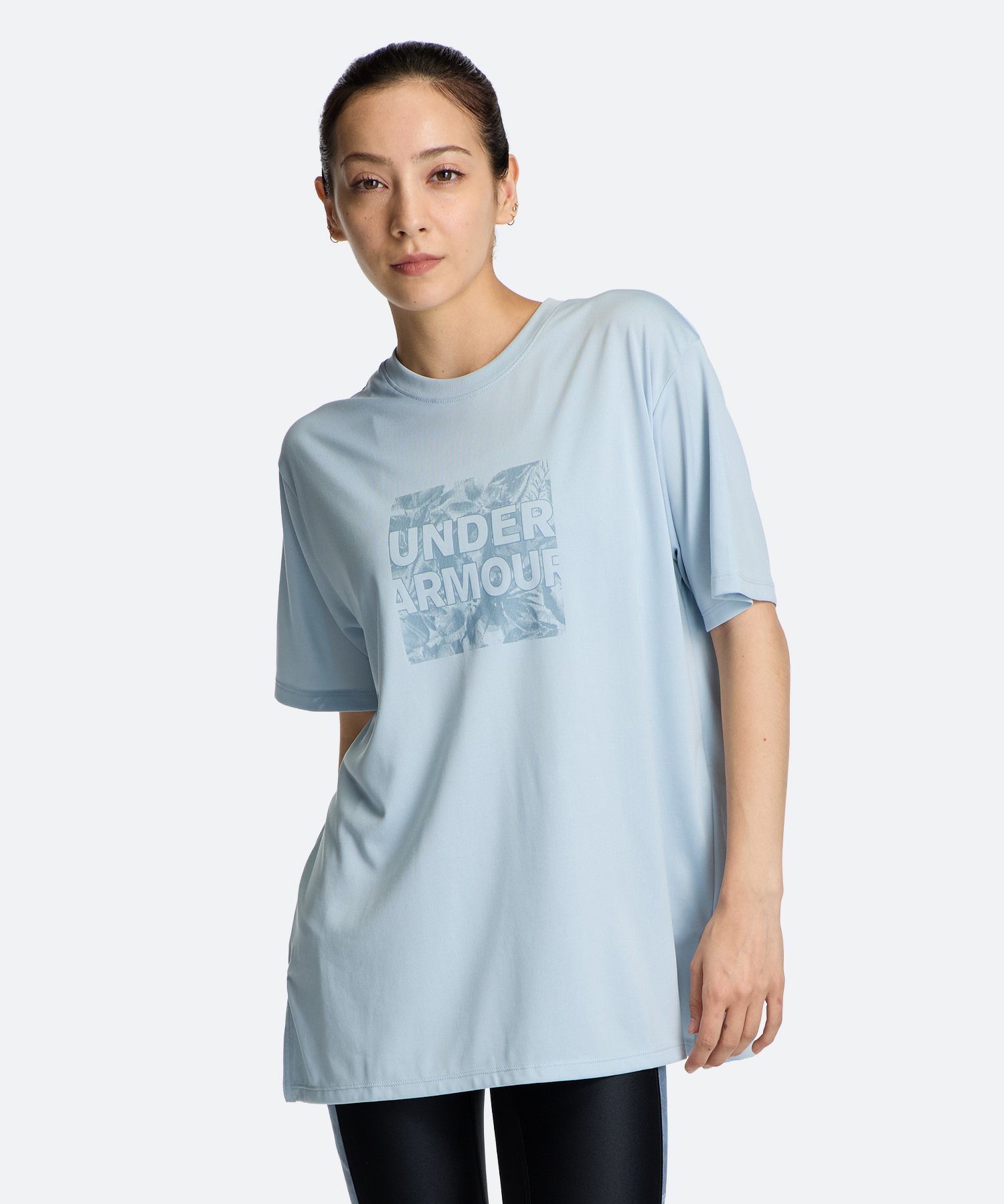 UAテック オーバーサイズド グラフィック ショートスリーブ Tシャツ（トレーニング/WOMEN） Blue Fog(034)