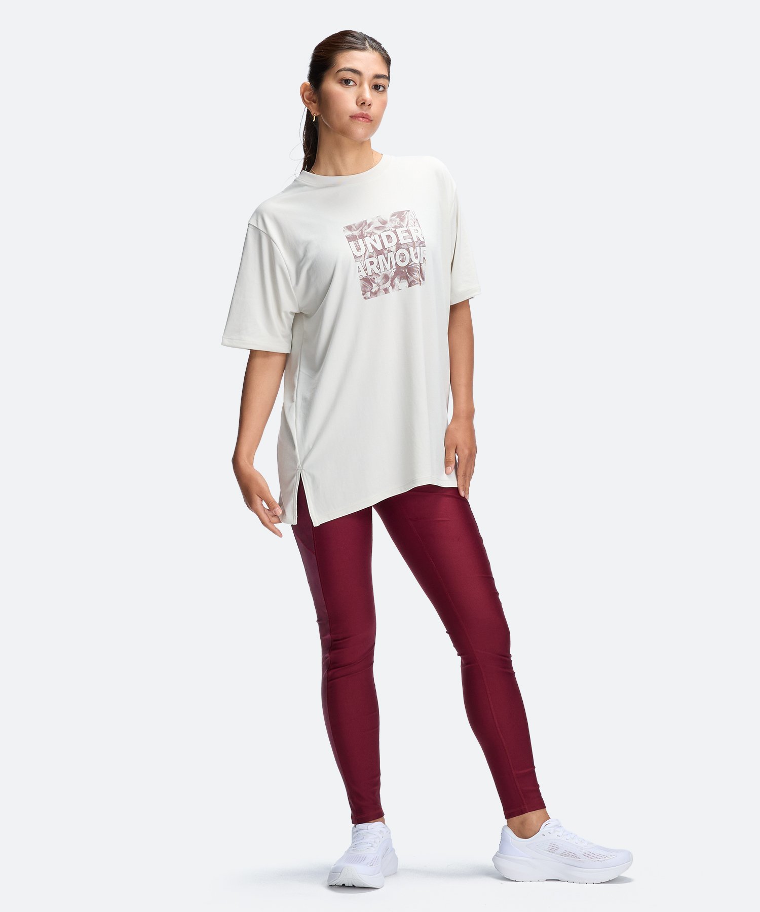 UAテック オーバーサイズド グラフィック ショートスリーブ Tシャツ（トレーニング/WOMEN） Summit White(110)