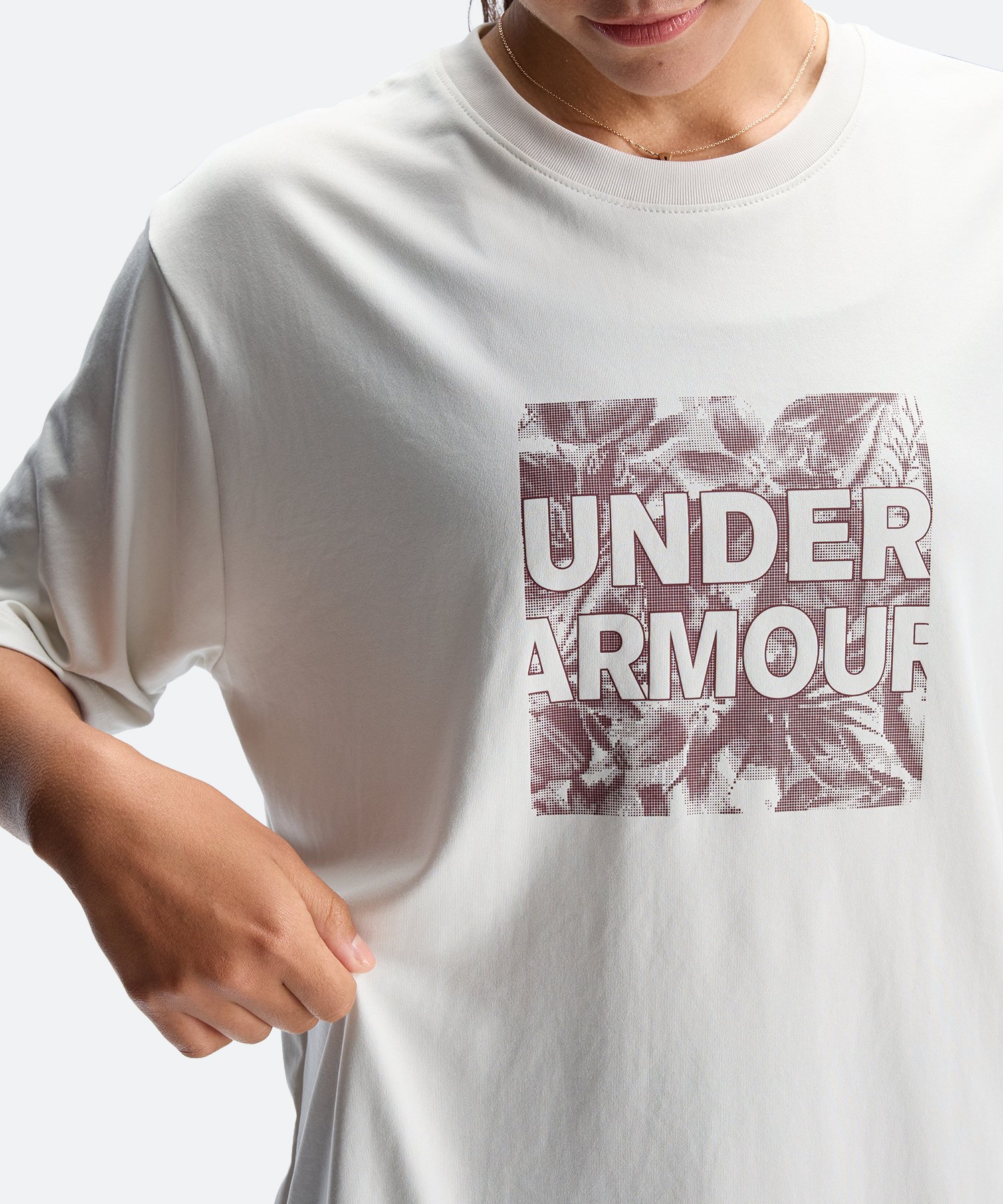 UAテック オーバーサイズド グラフィック ショートスリーブ Tシャツ（トレーニング/WOMEN） Summit White(110)