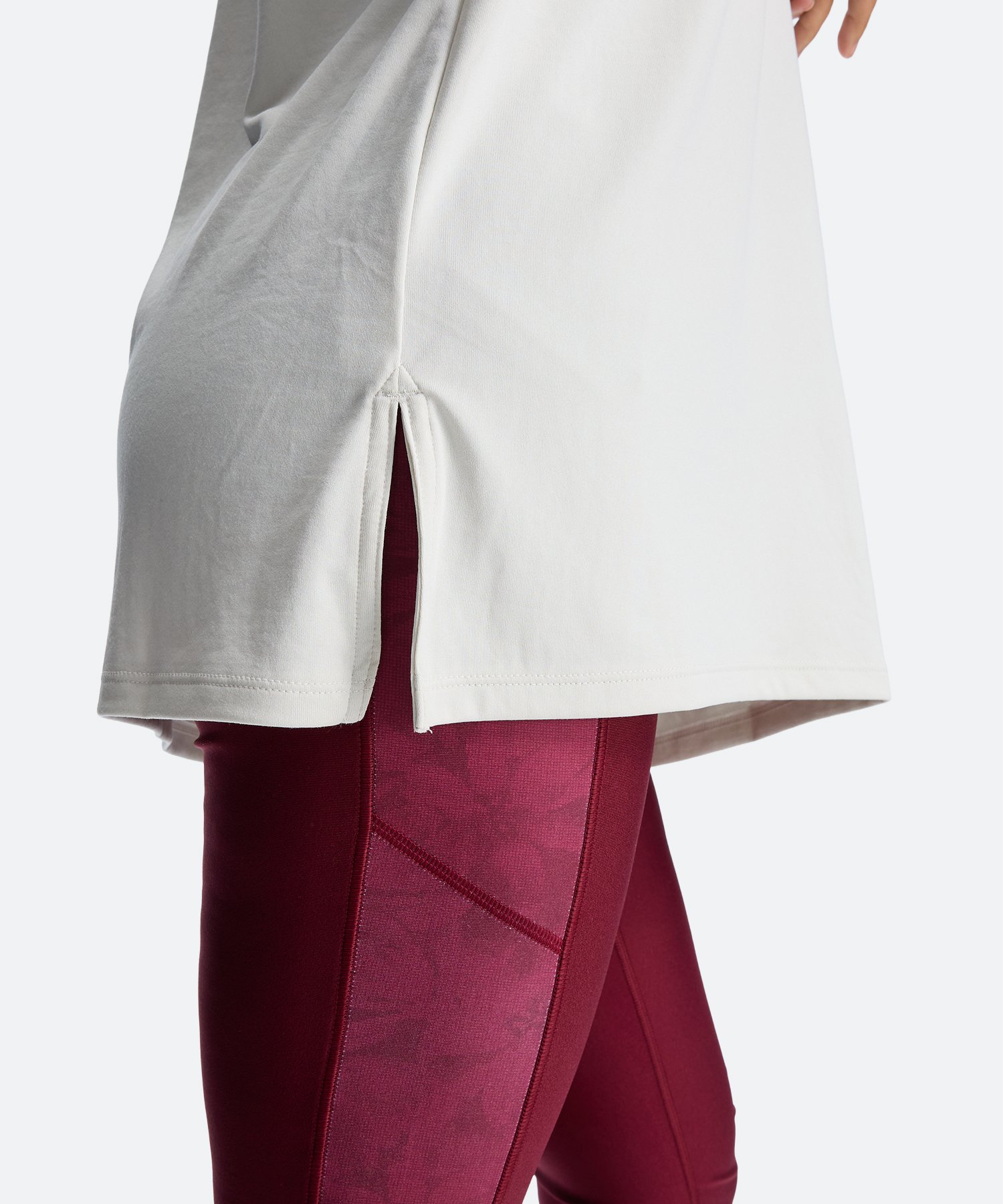 UAテック オーバーサイズド グラフィック ショートスリーブ Tシャツ（トレーニング/WOMEN） Summit White(110)