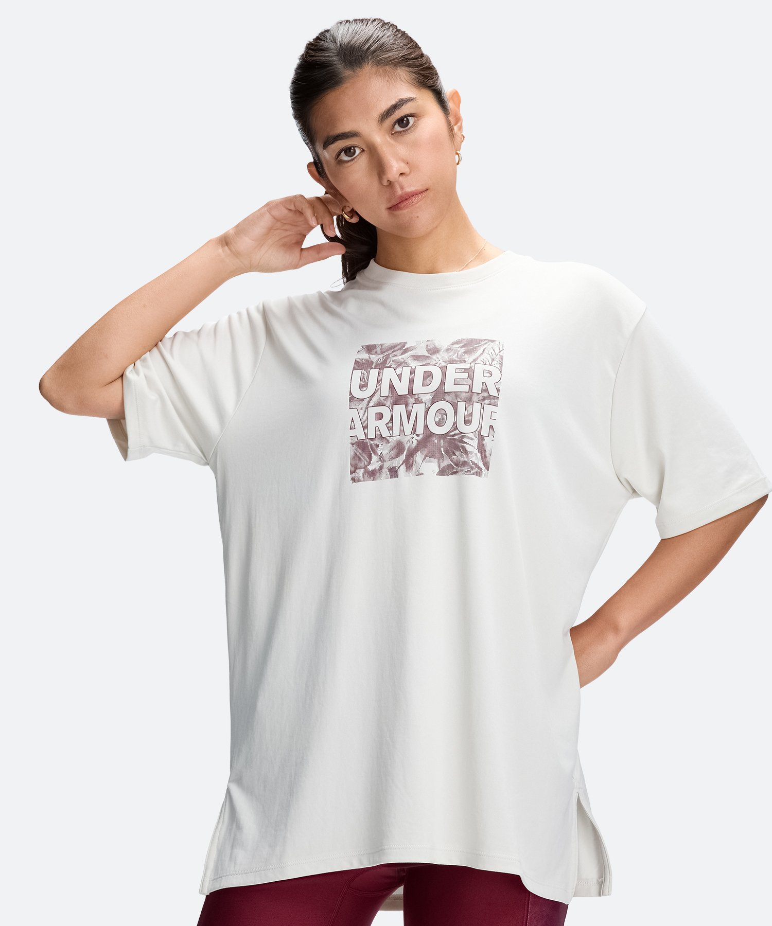 UAテック オーバーサイズド グラフィック ショートスリーブ Tシャツ（トレーニング/WOMEN） Summit White(110)