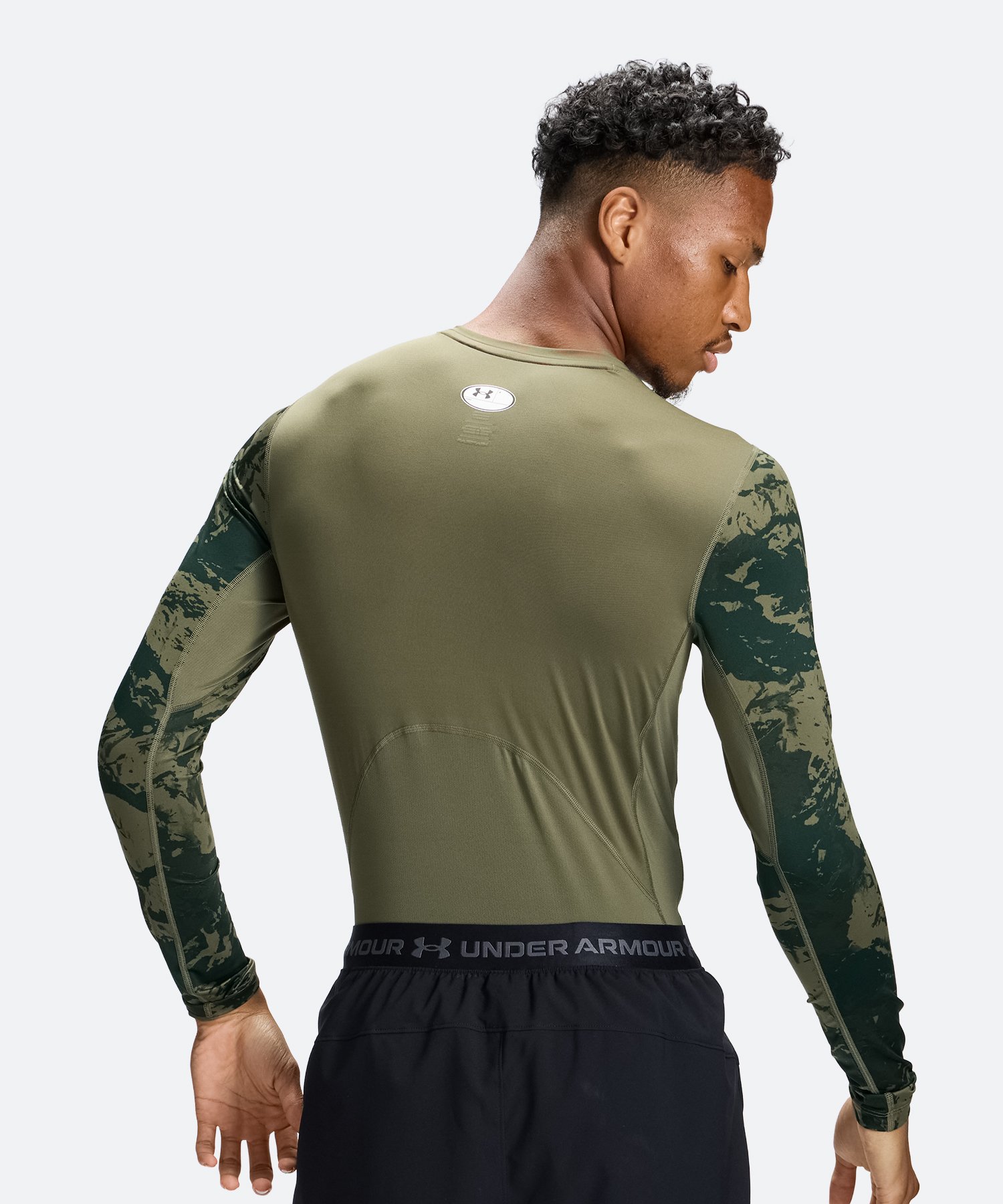 UAヒートギアアーマー コンプレッション カモ ロングスリーブ シャツ（トレーニング/MEN） Marine OD Green / White(390)