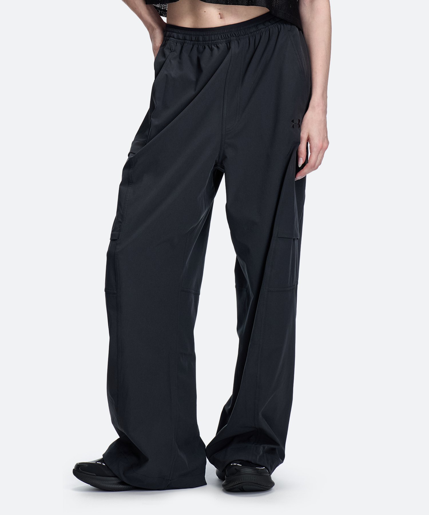 UAアーバンオーディー カーゴパンツ（ライフスタイル/WOMEN） Black / Black(001)