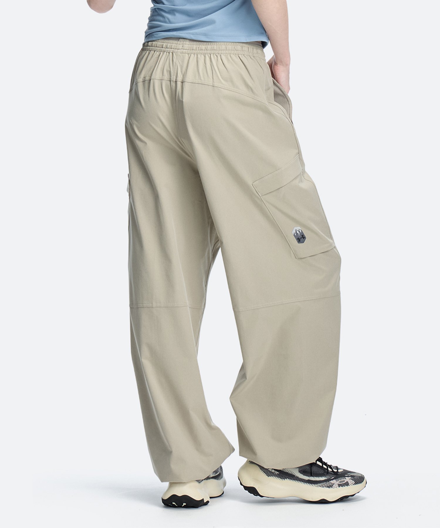 UAアーバンオーディー カーゴパンツ（ライフスタイル/WOMEN） Timberwolf Taupe(203)