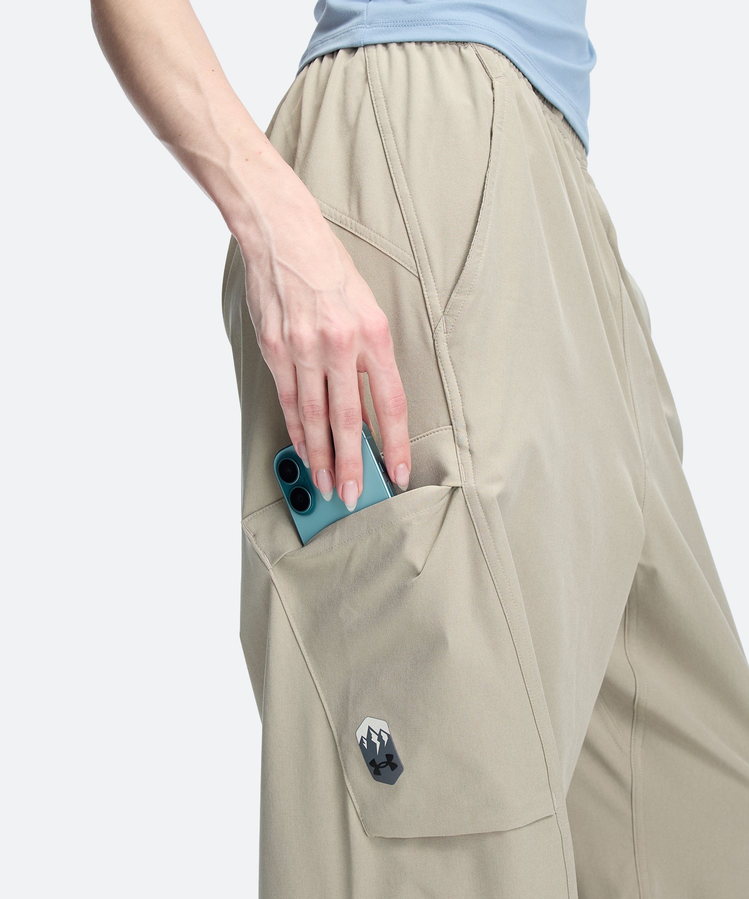 UAアーバンオーディー カーゴパンツ（ライフスタイル/WOMEN） Timberwolf Taupe(203)