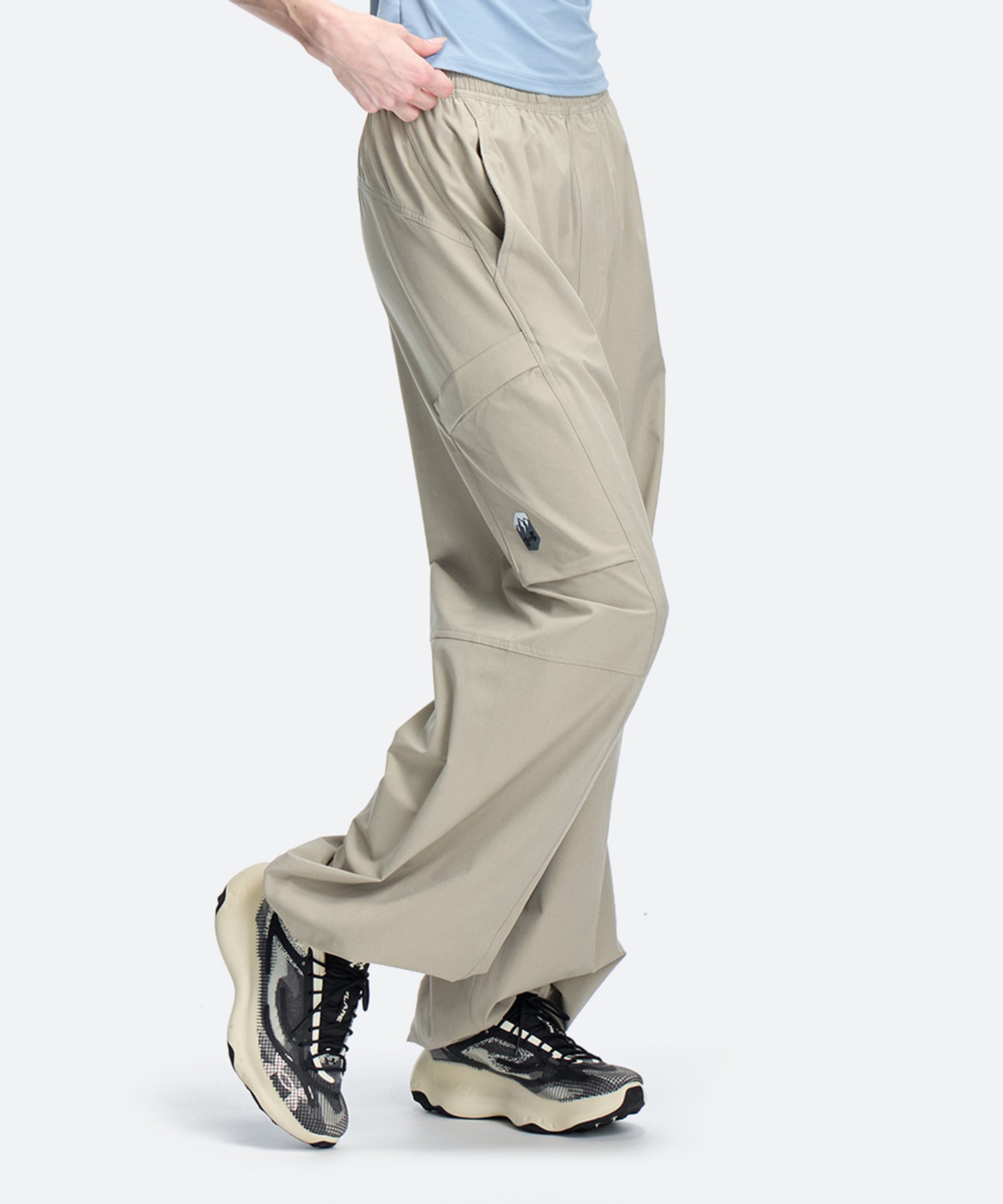UAアーバンオーディー カーゴパンツ（ライフスタイル/WOMEN） Timberwolf Taupe(203)