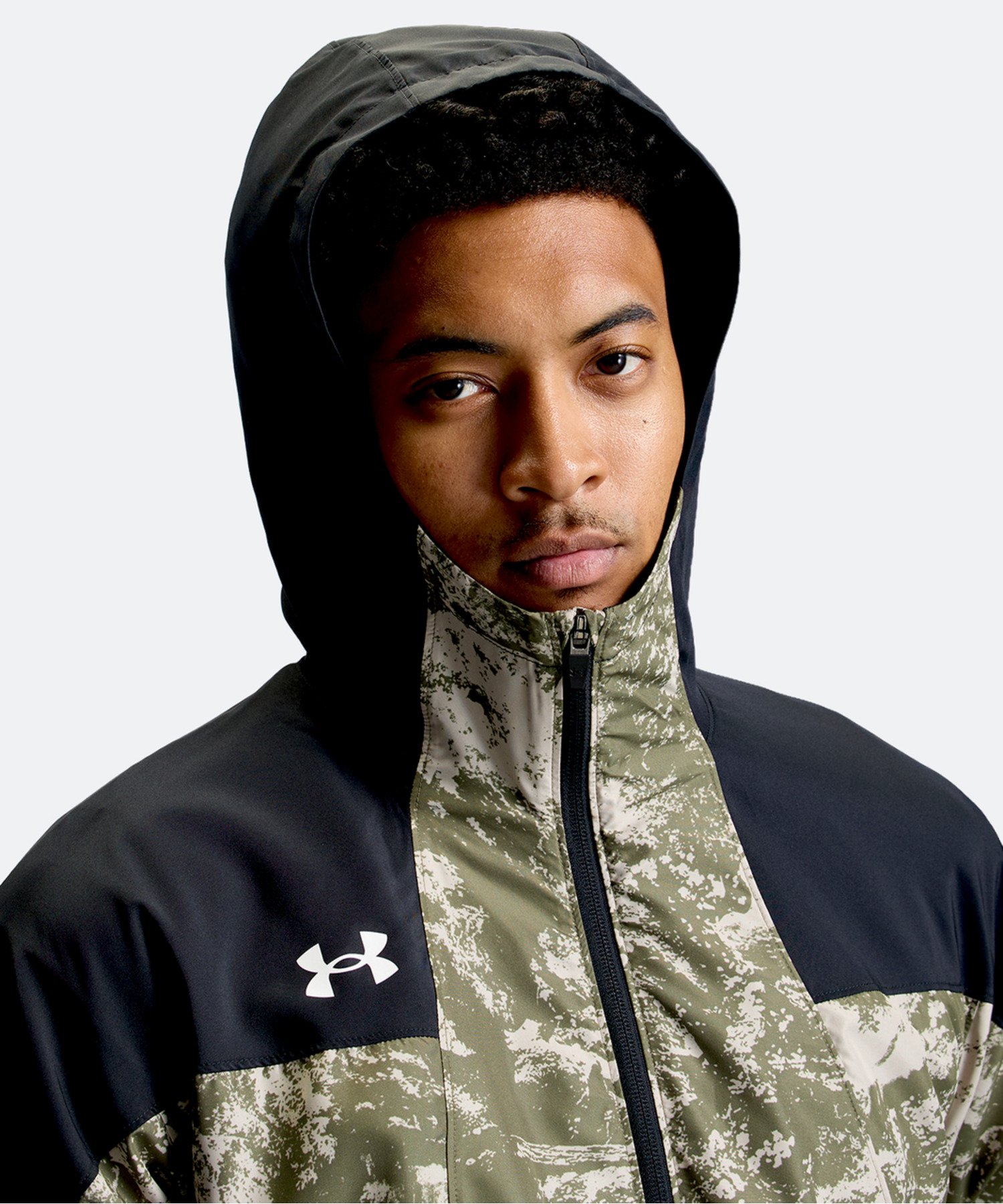 UAヤード トリコットウーブン フルジップ フーディー ジャケット（ベースボール/MEN） Black / Marine OD Green(002)