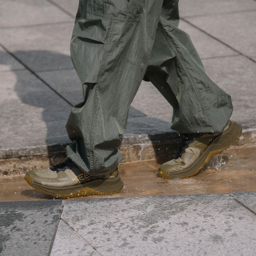 メンズ ヴァーサコア ウォータープルーフ ハイキングシューズ  |  Dark Olive/Antique Moss