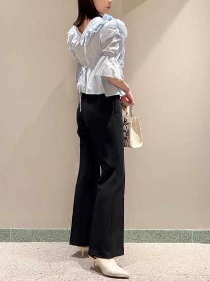 美脚ストレッチパンツ