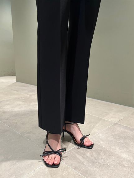 美脚ストレッチパンツ