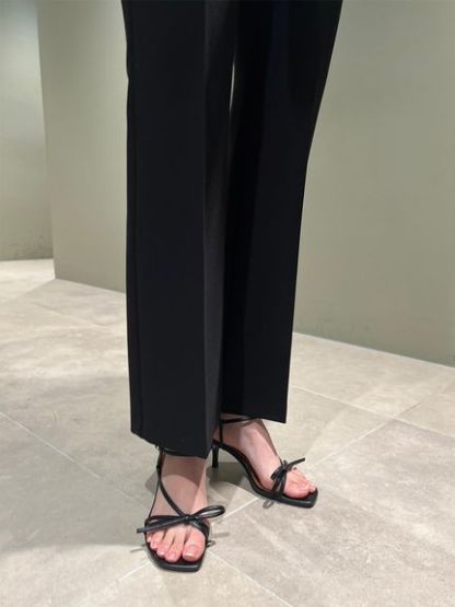 美脚ストレッチパンツ