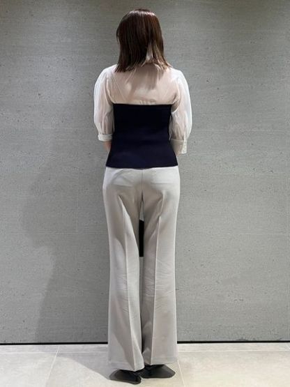 美脚ストレッチパンツ