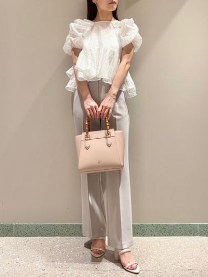 美脚ストレッチパンツ