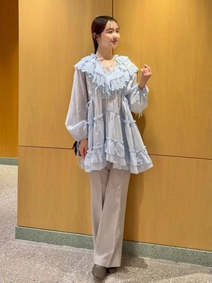 美脚ストレッチパンツ