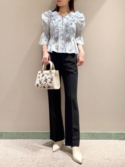 美脚ストレッチパンツ