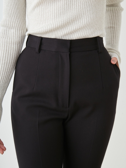 美脚ストレッチパンツ