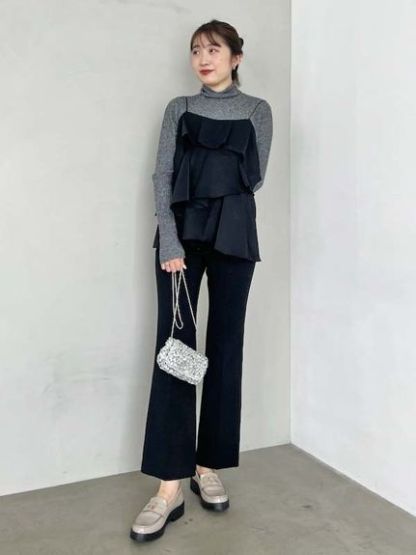 美脚ストレッチパンツ