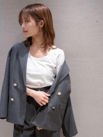 UネックTシャツ