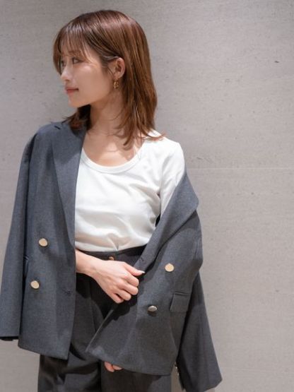 UネックTシャツ