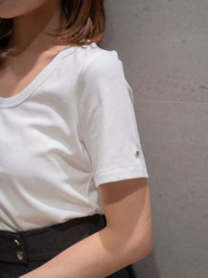 UネックTシャツ
