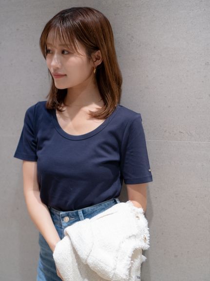 UネックTシャツ