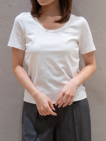UネックTシャツ