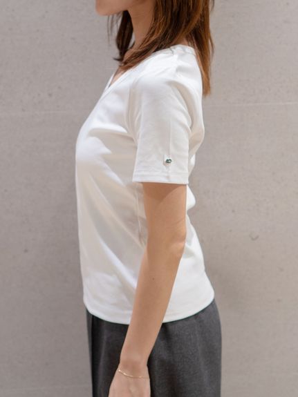 UネックTシャツ