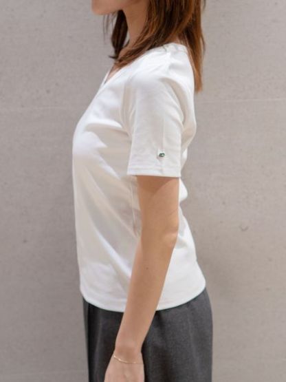 UネックTシャツ