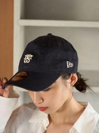 【SNIDEL|NEW ERA®】コラボエンブレムキャップ