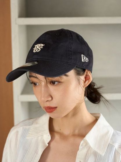 【SNIDEL|NEW ERA®】コラボエンブレムキャップ