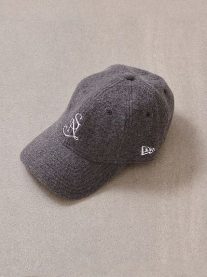 【SNIDEL|NEW ERA®】エンブレムキャップ