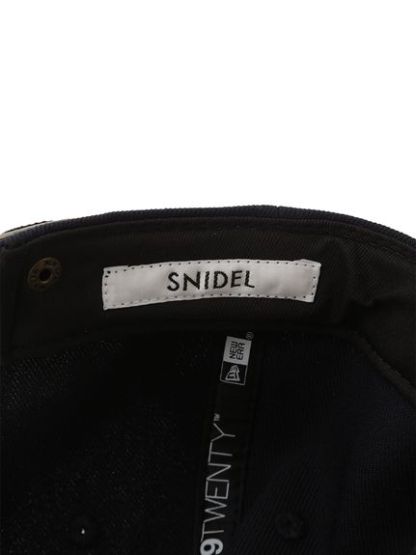 【SNIDEL|NEW ERA®】エンブレムキャップ