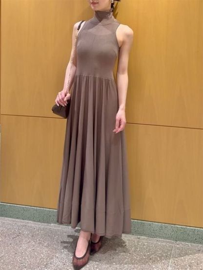 バックオープンデザインロングニットワンピース