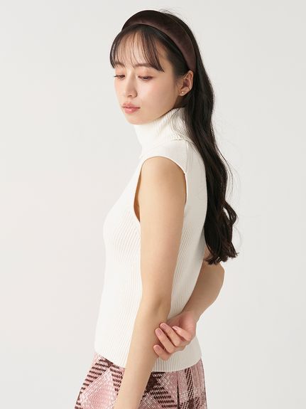 金ボタン付きノースリプルオーバー