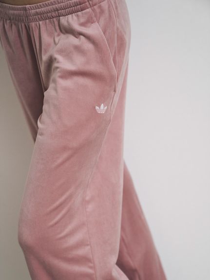 【adidas Originals】ESS VELOUR PANT /エッセンシャルズ ベロアパンツ