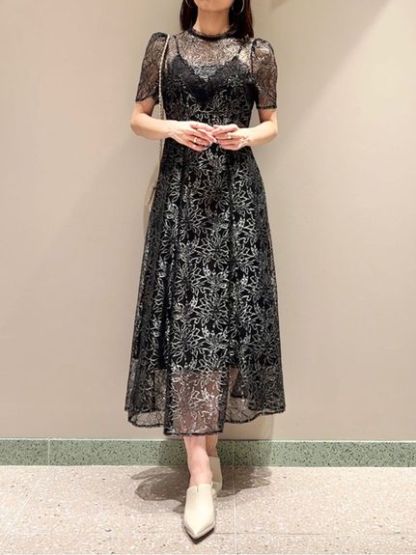 シャイニーレースドレス