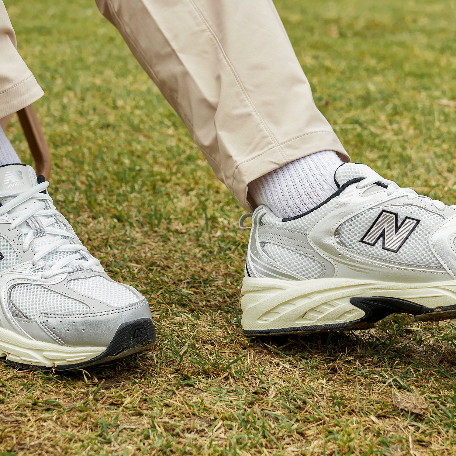 New Balance 530 ホワイト／メタリックシルバー／ブラック（MR530TA） 商品画像 6