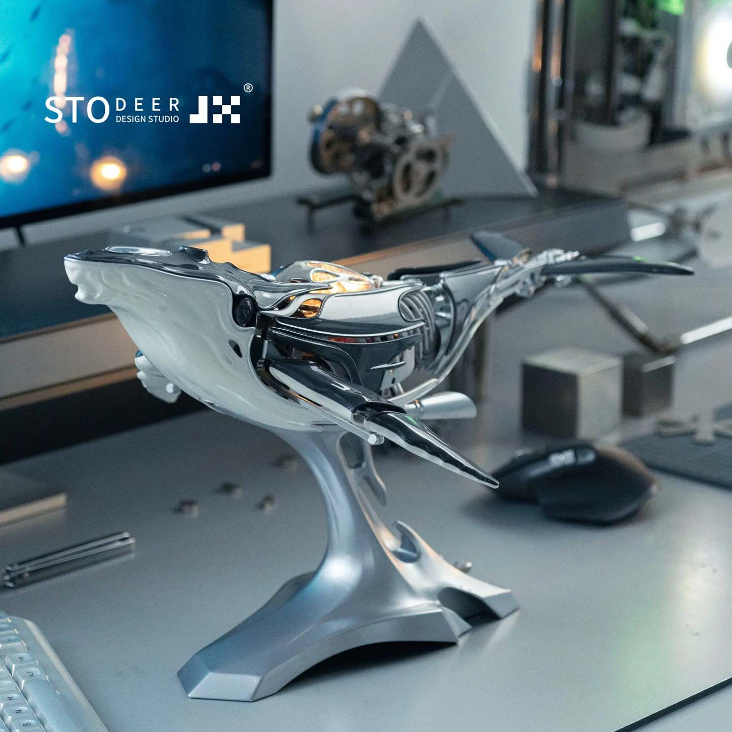 Stodeer Mechanical Metal Humpback Whale Model - Ships within 24 hours