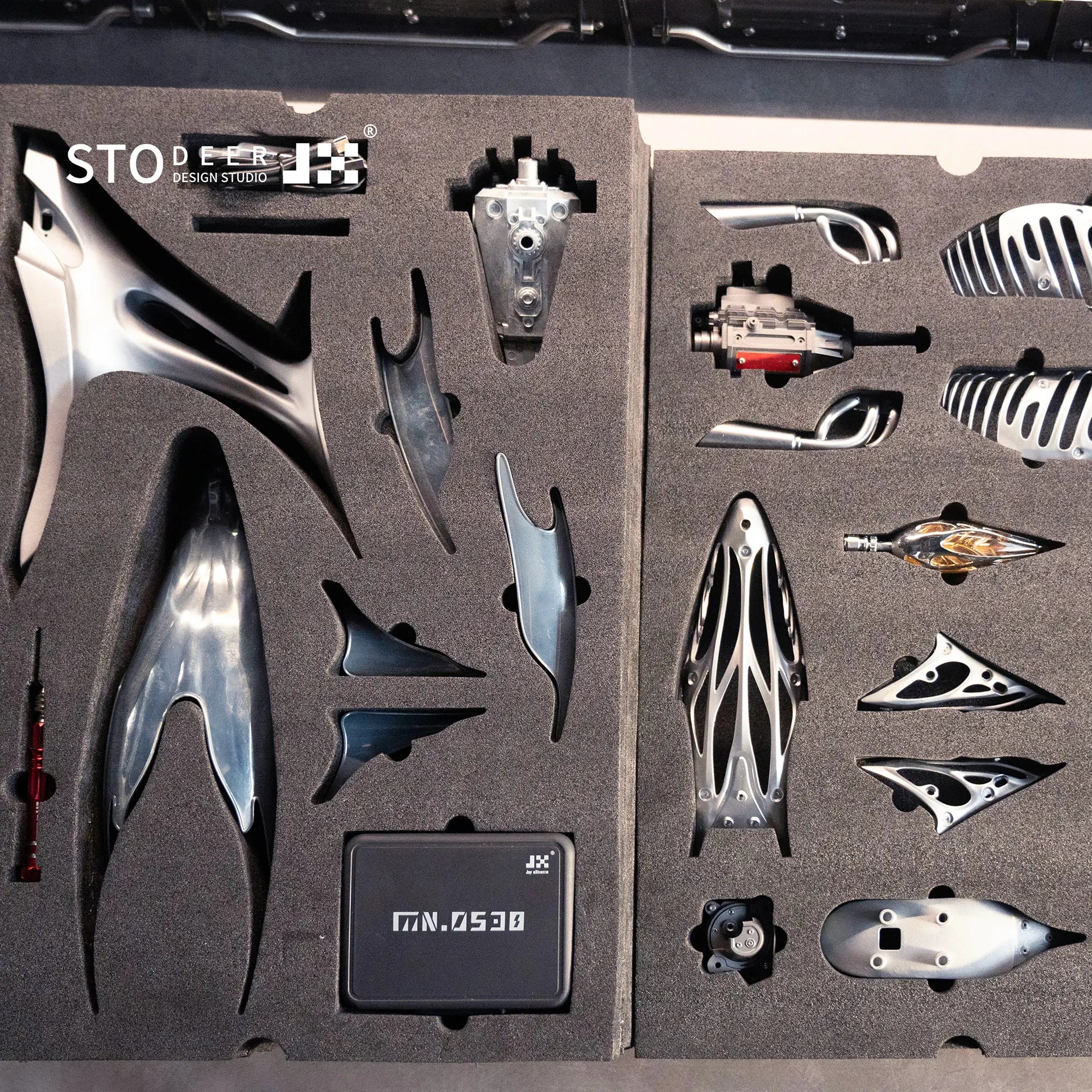 Stodeer Mechanical Metal Humpback Whale Model - Ships within 24 hours