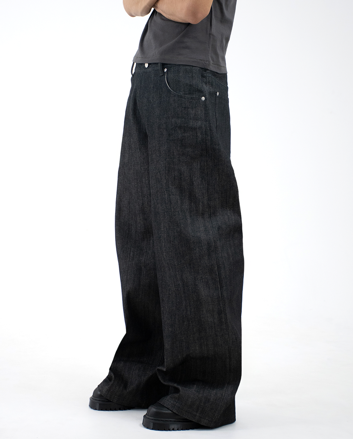 MENES Okayama Raw Selvedge Baggy Jeans - Black