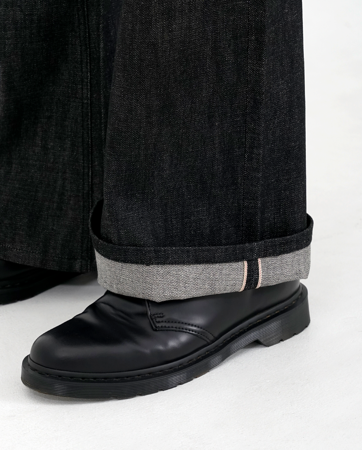 MENES Raw Selvedge Bootcut Jeans - Black