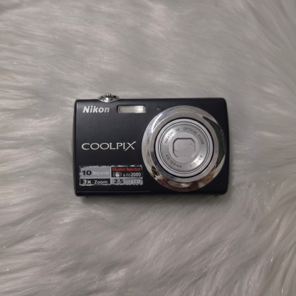 Nikon Coolpix S220 Midnight Black Like-new condition