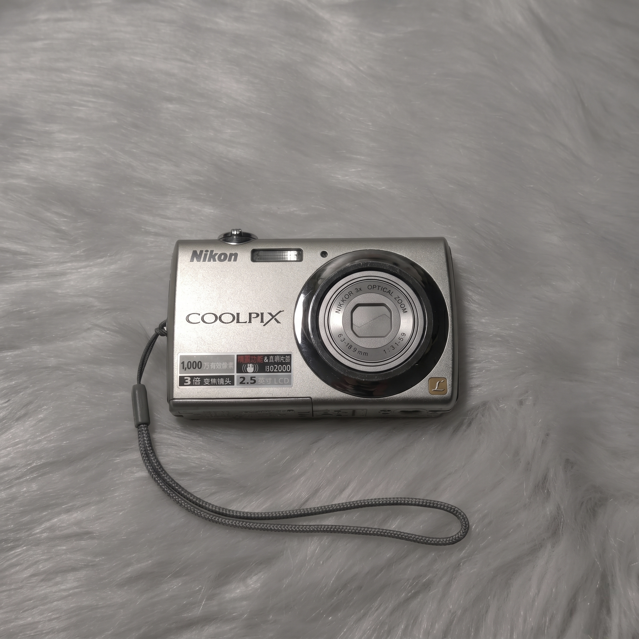 Nikon Coolpix S220 Titanium Gray Like-new condition