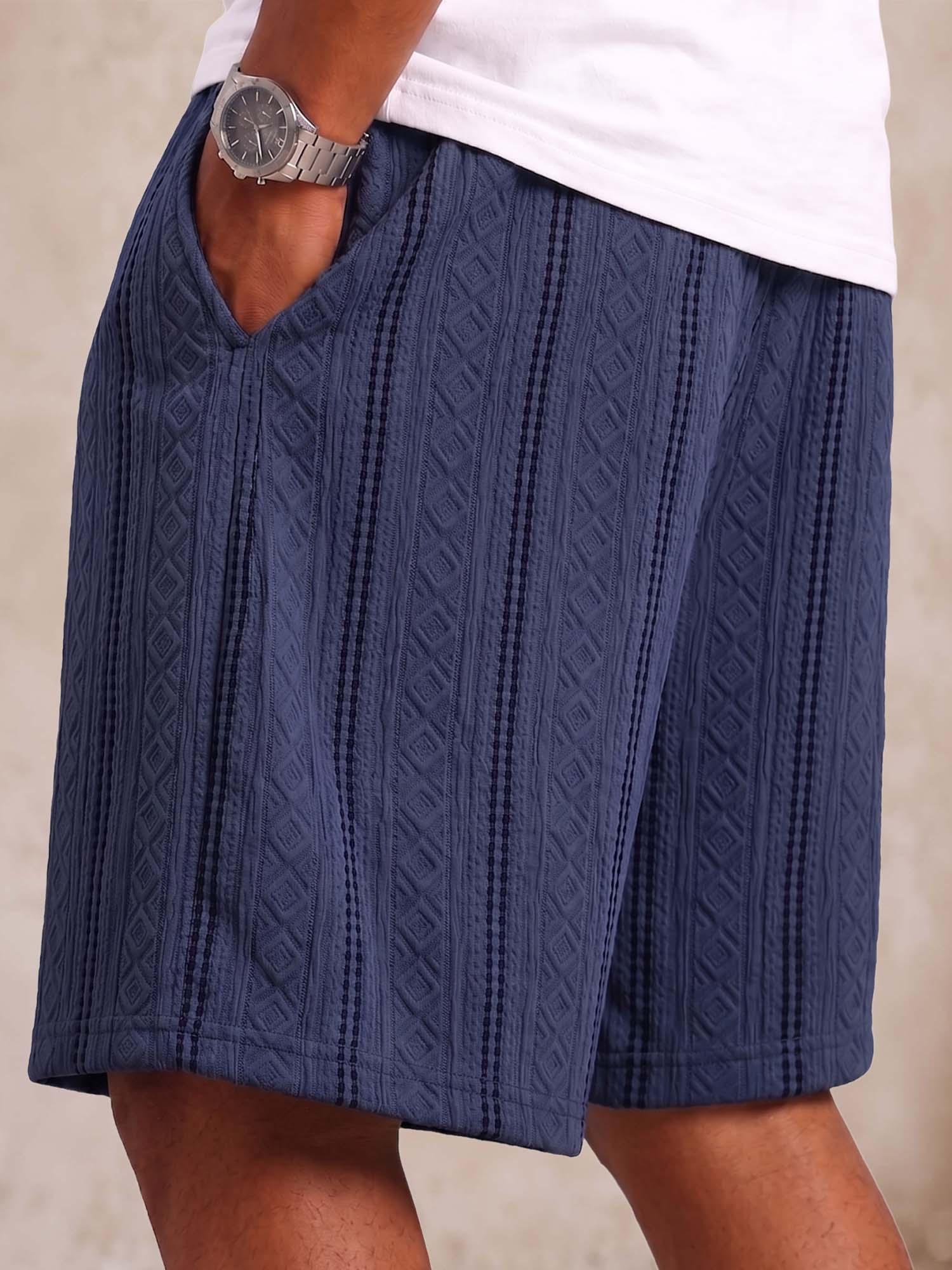 Vertical Striped Diamond Jacquard Textured Shorts
