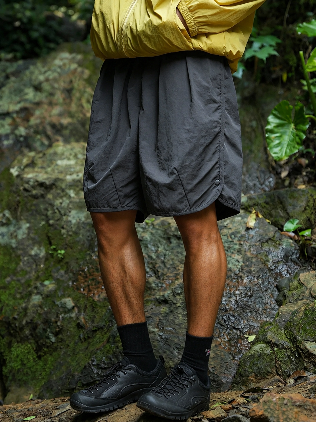 Men's Outdoor Quick-Dry Drawstring Shorts (with Button Detail)