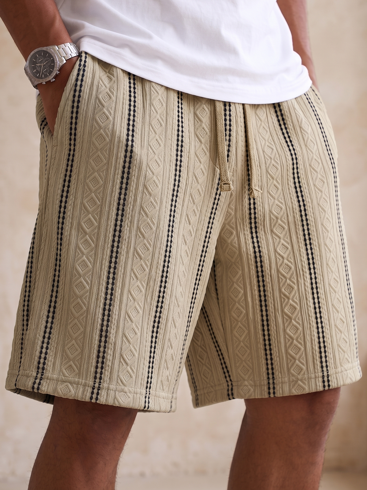 Vertical Striped Diamond Jacquard Textured Shorts