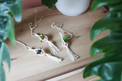 Mini Bohemian-style handwoven hanging plant basket (with artificial plants)