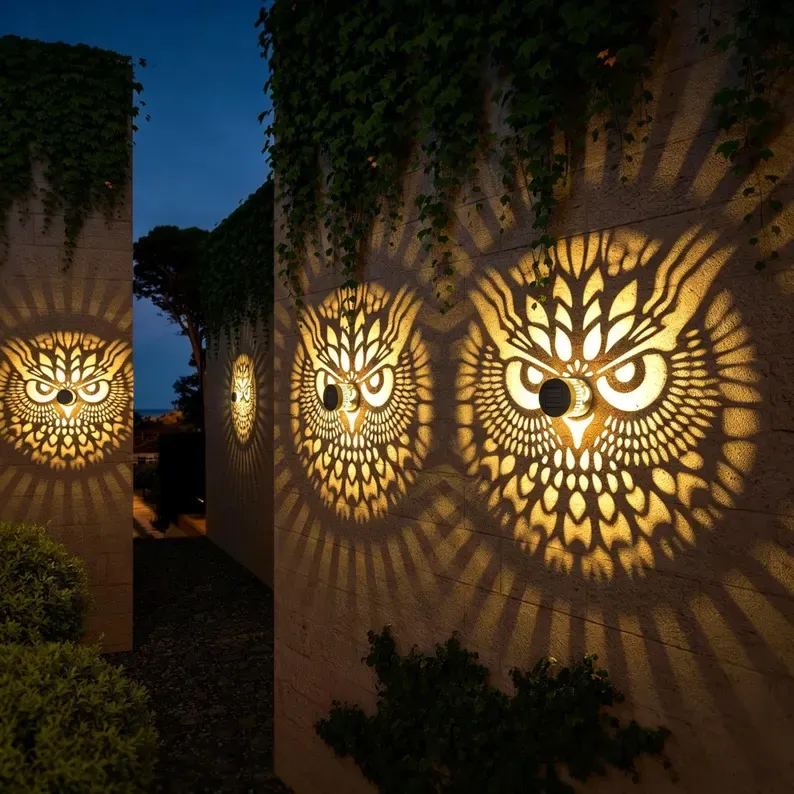 🌞 Limited-time 50% off! 🌀💥 Solar-powered outdoor garden fence projector lights for patio ambiance decoration
